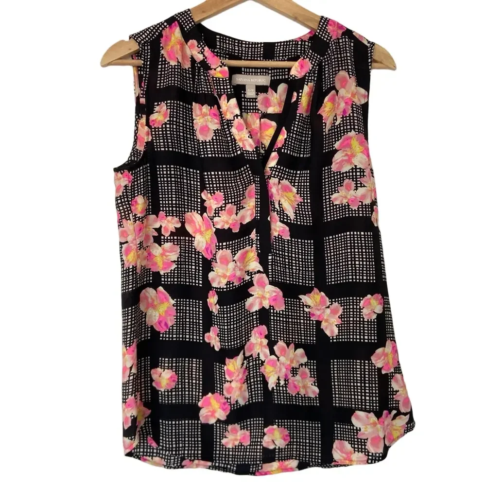 BANANA REPUBLIC BLACK/PINK FLORAL V-NECK SLEEVELESS TOP/BLOUSE, SMALL - Picture 1 of 8